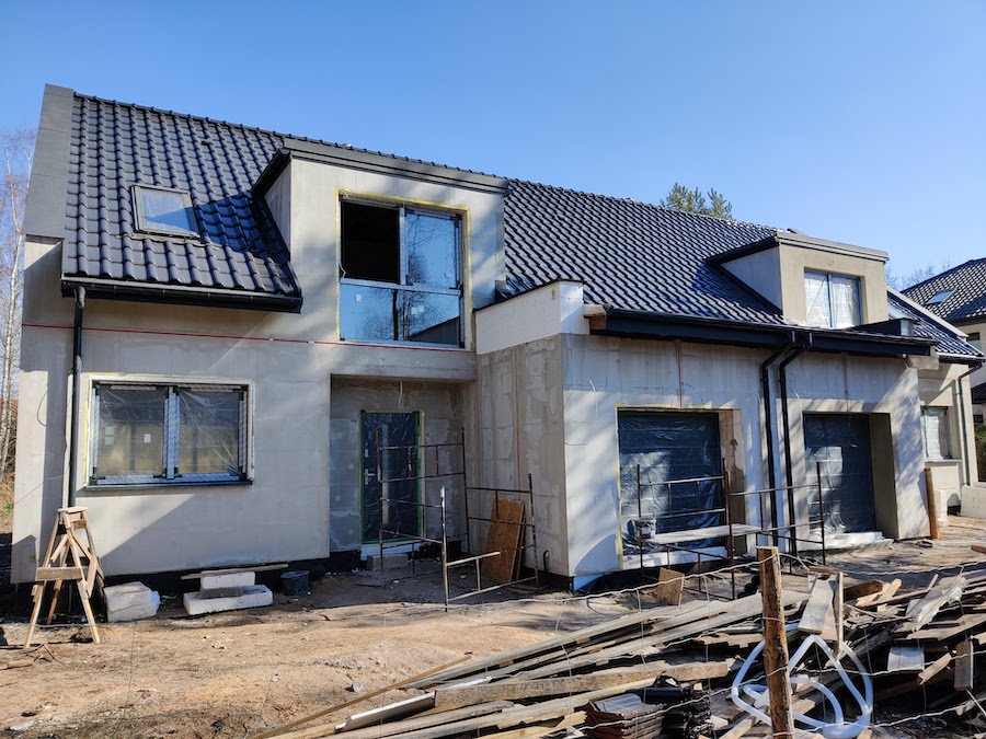 2022.03.12 - Wejscie i brama garazowa